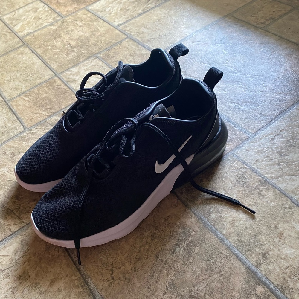 Women’s Nike Tennis Shoes 8.5